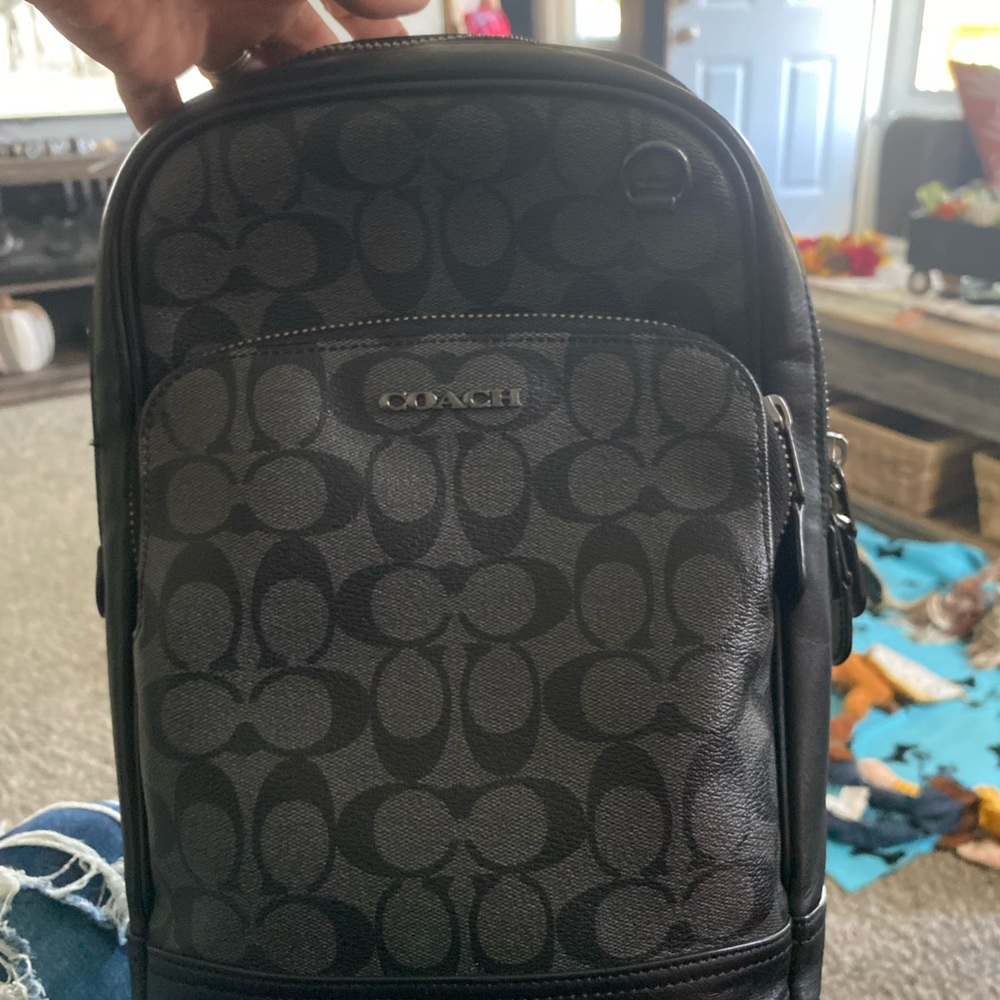 Coach sling bag unisex. Excellent used condition